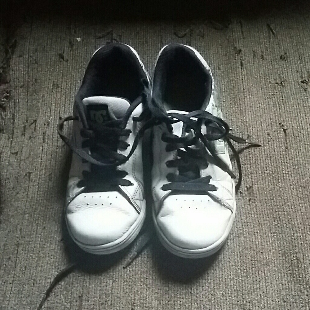 Old white DC shoes